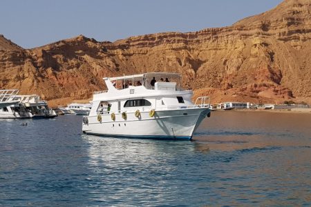 🛥 Sharm El Sheikh Yacht Trip – Full Day Sea Adventure